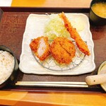 手打ちとんかつ かつ屋 - 料理写真:E.ヒレとミンチと海老フライランチ
ご飯、みそ汁、キャベツ、漬物おかわり自由