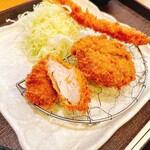 手打ちとんかつ かつ屋 - E.ヒレとミンチと海老フライランチ
ご飯、みそ汁、キャベツ、漬物おかわり自由