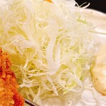 手打ちとんかつ かつ屋 - キャベツおかわり可能