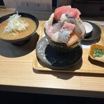 シハチ鮮魚店  狸COMICHI店 - 