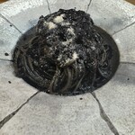 うたの木 - イカスミのパスタ。店内の人ほとんど頼んでました笑