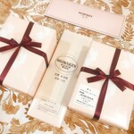 巴裡 小川軒 - 現在は包装紙はなくなり、箱に直接リボン掛けされ、リボンは細くなり、箱は薄くなりました（泣）