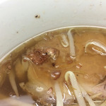 Chuukamenten Kiraku - スープに浮かぶ焦がしネギ
