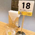 MAGO HACHI KITCHEN - ハチがいっぱい