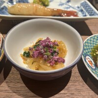 眞善美 - クラゲ新生姜とニラ、大蒜　上に花穂紫蘇