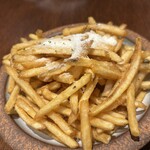 韓国料理 イチサン - スパイシーソルトとぺコリーノチーズのポテトフライ