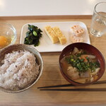 トーコーキッチン - 出汁巻玉子 副菜二品 豚汁 ご飯