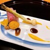 つつじ亭 - 強肴 和牛炙り 湘南ゴールド蜜煮 野蒜薄衣揚げ 新じゃが 柑橘ソース 香り醤油