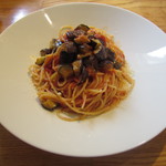 GRAND DELI - パスタは「茄子とトマトソース　パルマ風」です。
