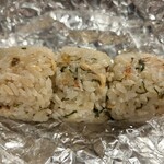 帰燕 - 食べきれなかった混ぜご飯は、おにぎりにして持たせてくれた。カプホの素泊まりプランだったので、翌朝に美味しく頂いた。お米の質が良いと、冷めても美味しい。