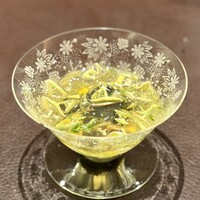 イル アオヤマ - ・近江牛のコンソメジュレ、愛知県 三河湾産 とり貝、枝豆ペースト、広島県産 じゅんさい