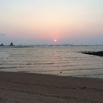 Mum Aroi - このレストラン最大の売りは海に沈む夕陽