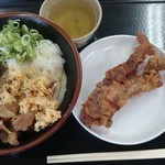 やなぎ屋 - 肉ぶっかけ小360円　ゲソ天　110円