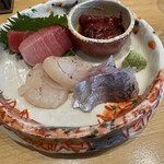 和彩食 ほし - 刺身の盛合せ（鯵、ホタテ、マグロ赤身と中トロ、クジラの赤身）
