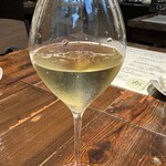 和食フレンチ新宿松 - 白ワインのグラス