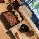 300723501 - 見事なステーキ重です。『松』以外もあります。