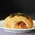 ル・クロワッサン・ド・バカンス - スパムおにぎりクロワッサン