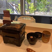 肉と庭 まつを - 重箱登場！