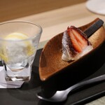 鮨 富かわ - 甘味：いちご大福＆カリフラワーのセミブレッド