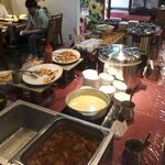 あ・うん - ということで店内へと進むと、ビッフェコーナーにはたくさんの料理が鎮座していました！