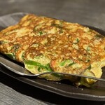 福太郎 - 「ホタテたっぷり山芋焼き」 1,280円
      
      ホタテと山芋スライスの炒めものかと思ったら
      めちゃ出汁巻きみたきなん出てきた Σ( °o°) 