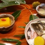 みつ林 - 5000円コースの八寸 鯖寿司 スズキ塩焼き 南京豆腐  茶豆  タコの子
                                
                                