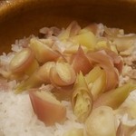 みつ林 - 5000円コースの土鍋名古屋コーチンとミョウガご飯
      