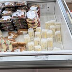 フレッシュ＆ハーフプライス ベーカリー - 店内中央のヤマキフーズのワゴン