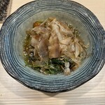 魚と溶岩焼 温 - 三つ葉となめこのお浸し