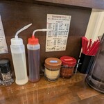 油そば専門店 万人力 - テーブル上の状態