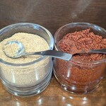 油そば専門店 万人力 - 味変アイテム