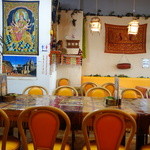 BHANCHA GHAR - 真ん中は相席の大きなテーブル
