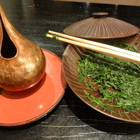 HIGASHIYA GINZA - 玉露(ごこう：宇治)３煎目抽出後、ポン酢(左)をかけて茶葉を食べる