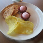 ザ・プリンス - 苺トリュフ、ポテチなど