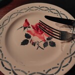 ダム・ジャンヌ - お料理毎に変えてくれる絵皿も素敵