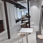 cafe Merry - 白を基調としたホワイトインテリアが素敵