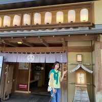 鰻割烹 伊豆栄 不忍亭 - 立派な店構え。不忍池の真ん前