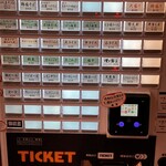 麺処ろくめい - タッチパネルの券売機でーす。