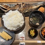 産直さばと青魚 伏見あおい - ご飯がデカくて鯖の大きさが伝わらない笑