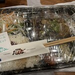 松阪牛たんど - いつもはサラダの上にマヨネーズの小袋が乗ってるのですが、この日は忘れちゃったみたいです。お家でいただくので問題ないです。