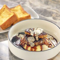 黒毛和牛ハンバーグ ロッシーニ風 トリュフ赤ワインソース