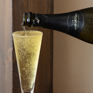 実力派ソムリエ厳選。料理と相性の良いワインやカクテルをご用意