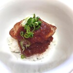 らあめん サンド - ハンバーグ丼　オニオンソース