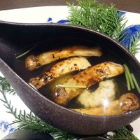 割烹蒲焼 横浜八十八 吉田町店 - 土瓶蒸し（鱧と松茸）