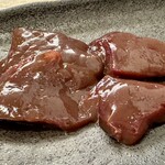 馬肉料理 菅乃屋 - レバー刺し