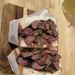 こんなにデカいサンドイッチは反則だ - 