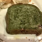 Kobe Grill - 自家製パン（小松菜入り）