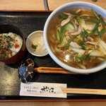 麺匠 やしま - 日替わりランチ（1,000円）
                                鶏と白菜のおうどん＋かやくご飯