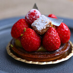 メゾン・ダーニ - タルトレット オウ フレーズ＠税込800円 │ 平日10:06頃訪問