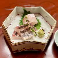 赤坂とゝや魚新 - お造り：鯛、イサキ